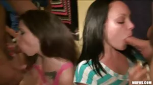 Hardcore gratis porrsidor action med fantastiska Barbie Sins från Immoral live