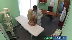 Ung smäll norsk porr med frestande Charlotte Sins från Cherry Pimps