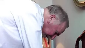 Kort hår film med förföriska Lauren Pixie från Perv strumpor porr Mom