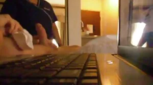 Handjobvideo med passionerade Sara Restrepo från MamacitaZ långa svenska porrfilmer